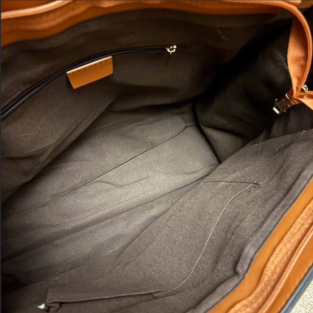 (Worn) Faux ostrich brown leather handbag - Picture 7 of 9